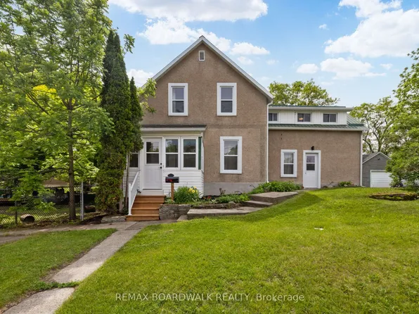8 Grant St, Perth, ON K7H 1X4