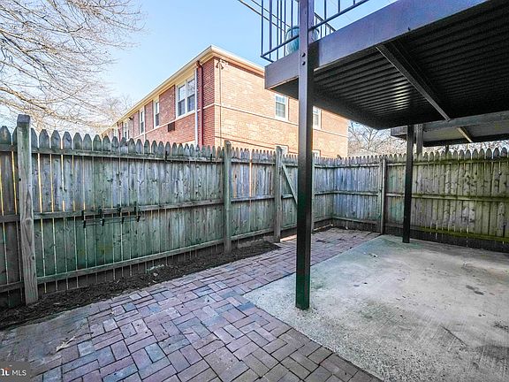 5th image of 110 N George Mason Dr APT 1