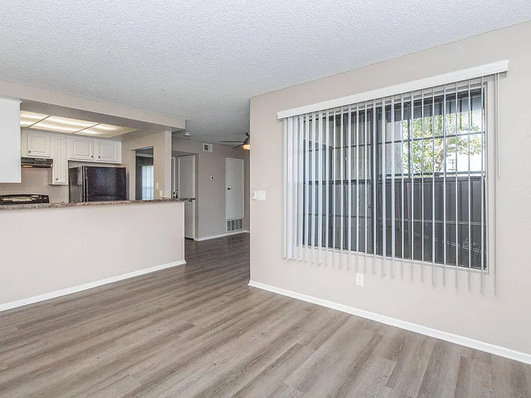 Oak Tree Court Apartment Homes — Photo 39
