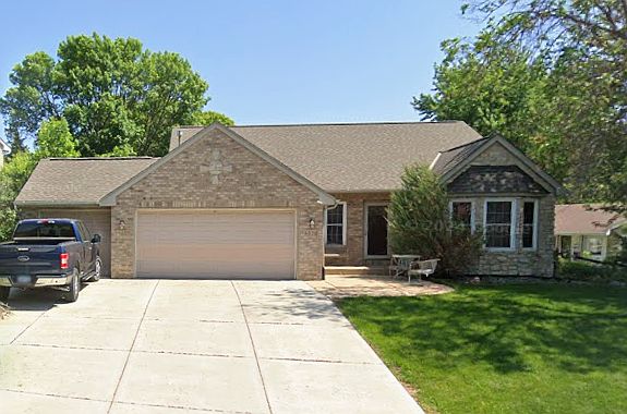 1st image of 6030 Meadowood Ct
