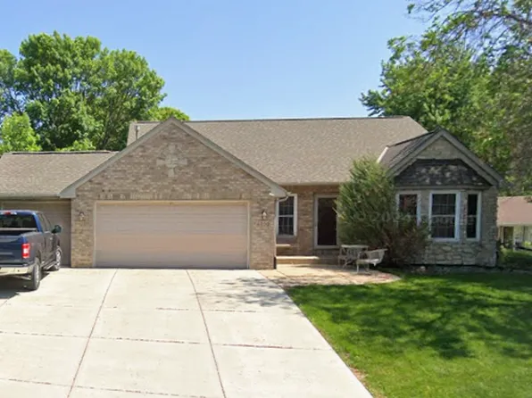 6030 Meadowood Ct, Savage, MN 55378