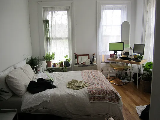 Rented by David W Realty Inc | media 2