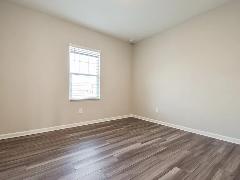 570 Knightsbridge Ln — Photo 14