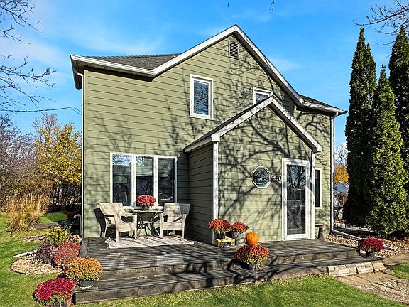 2nd image of 440 1st St N