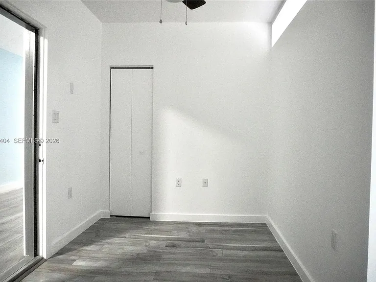 1036 SW 5th St #12 — Photo 5