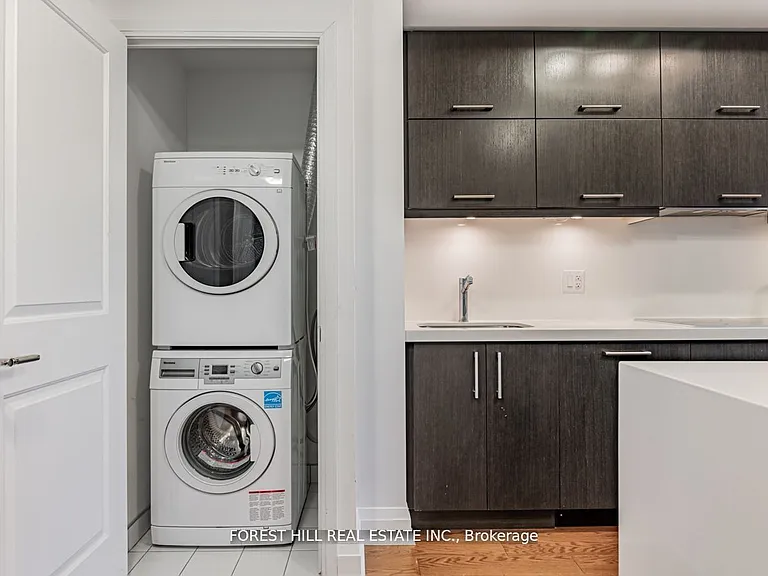 1080 Bay St #505 — Photo 16