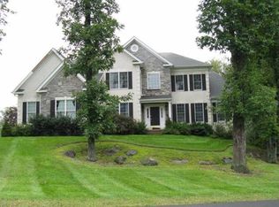 204 Whispering Pines Ct, East Stroudsburg, PA 18302