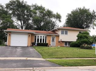 7405 Catalpa Ave, Woodridge, IL