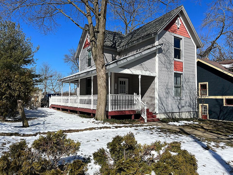 1st image of 643 Crescent St NE