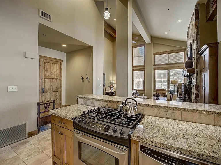 7580 Royal St E #33 — Photo 9