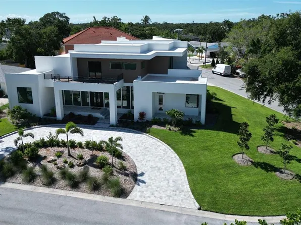 2110 Michele Dr, Sarasota, FL 34231