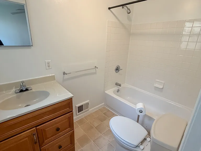 51 Grand Ave #6 — Photo 7