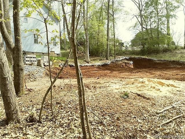 2nd image of 3337 Hawthorne Ln
