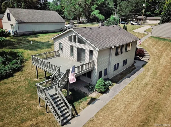 16421 Locke Dr, Linden, MI 48451