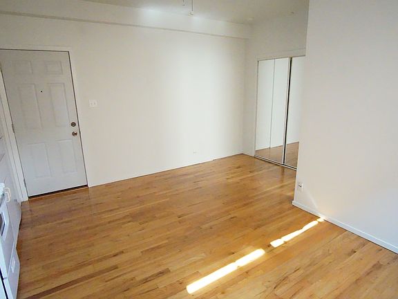 4th image of 5957-59 N Kenmore Ave #410