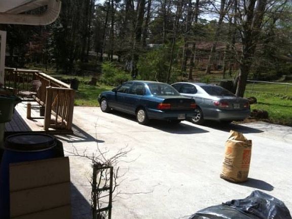 Backyard w/ add'l parking