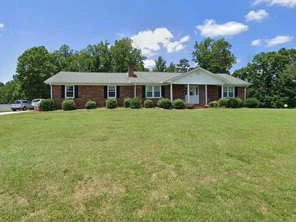 2453 Old Winston Rd, Pilot Mtn, NC 27041