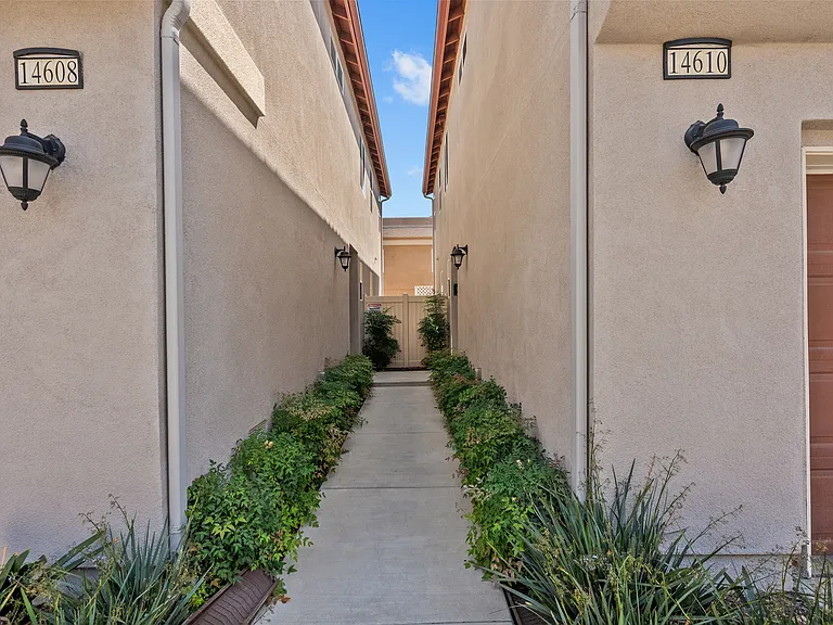 14610 Isla Vista Dr — Photo 36