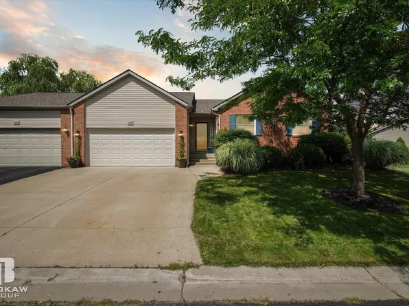1246 Crystal Pointe Cir #28, Fenton, MI 48430