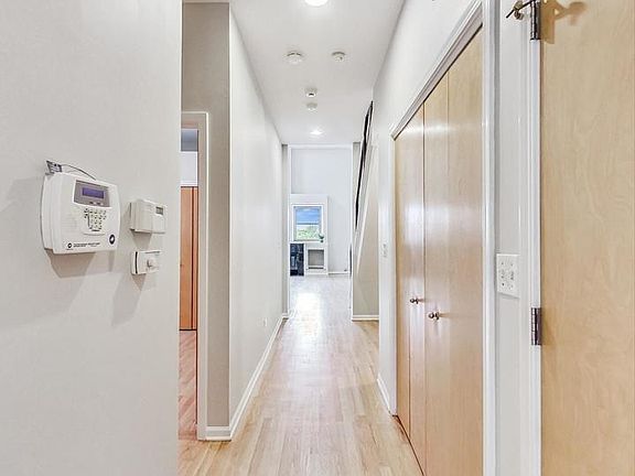 5th image of 1536 N Bosworth Ave #3S