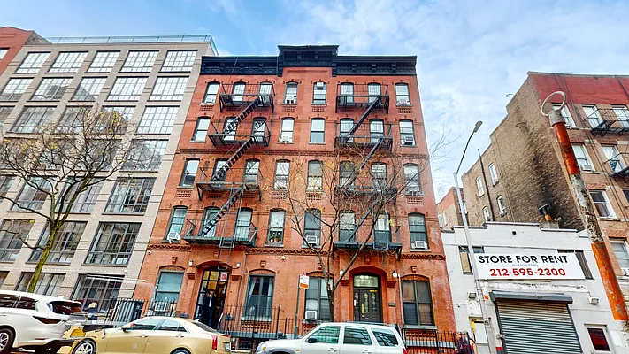 Sold by Green Line Realty | media 10