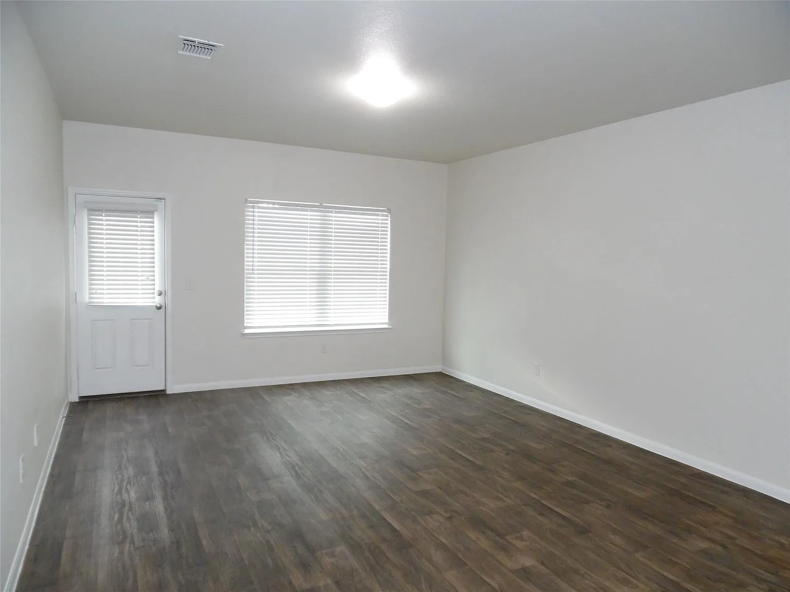 3 bed, 2.0 bath, 1521 sqft, $2,095 — Photo 4