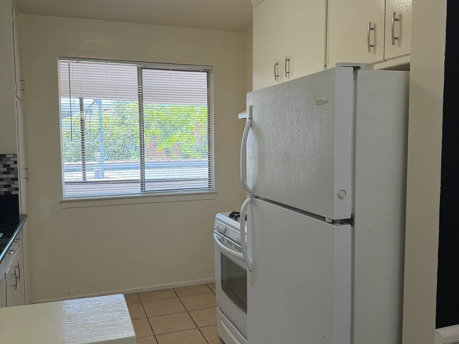 508 N Hayworth Ave — Photo 2
