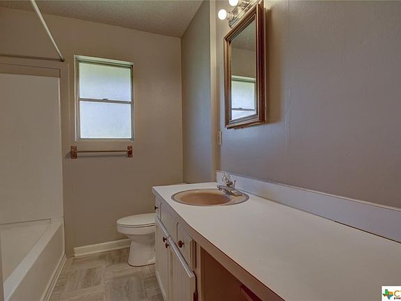 5th image of 650 Bluebonnet Ave