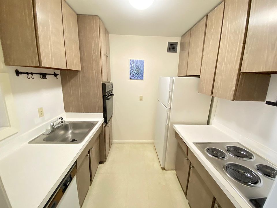 2nd image of 1429 Commonwealth Ave #220