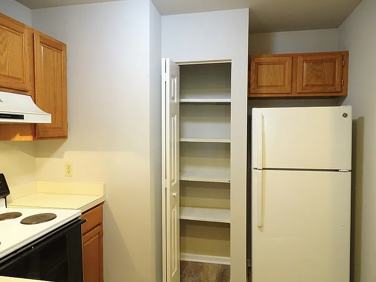 128 Hilldale Dr #K — Photo 6