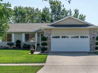 907 Moose Dr NW, Cedar Rapids, IA 52405