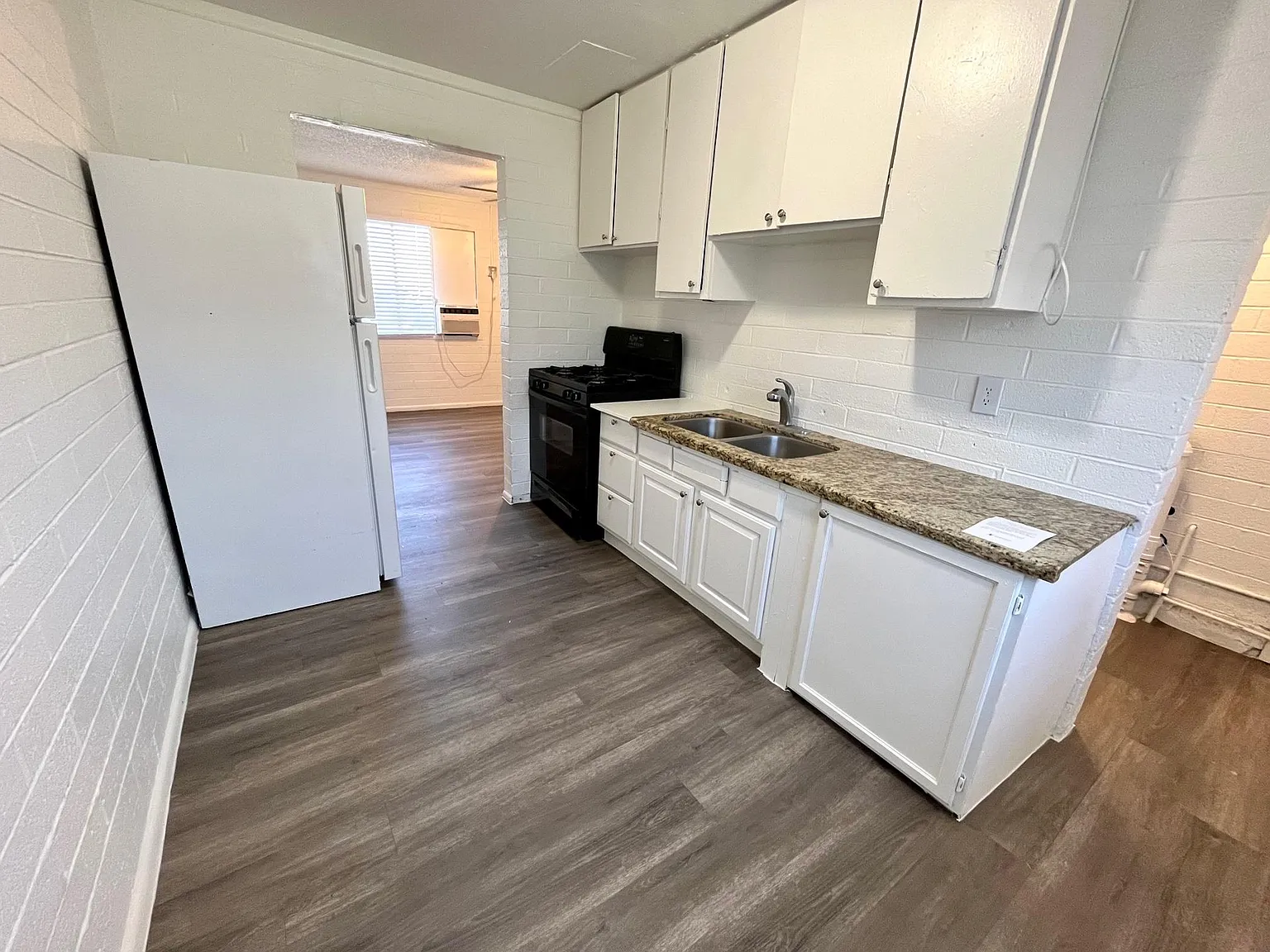 2 bed, 715 sqft, $1,045 — Photo 4