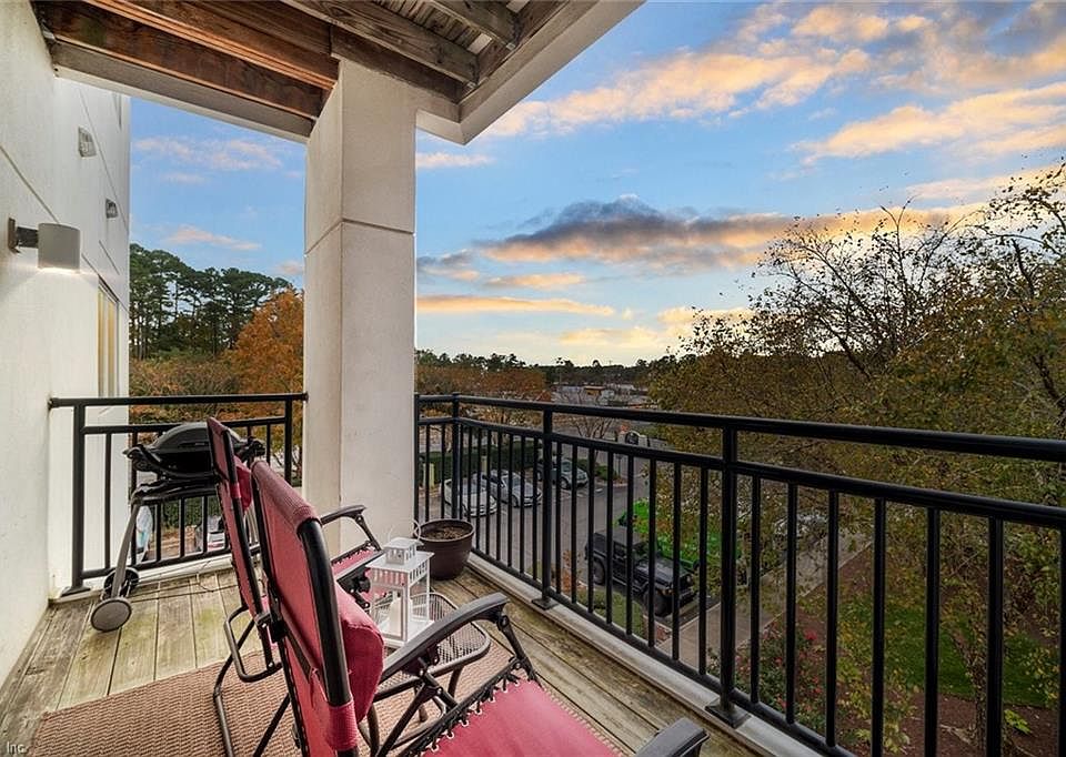 Private Balcony with canal views