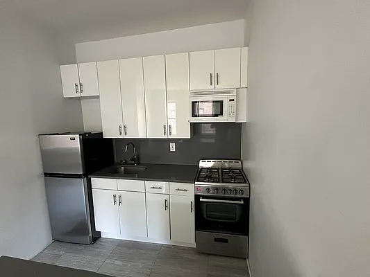 Rented by Eric Goodman Realty Corp | media 10