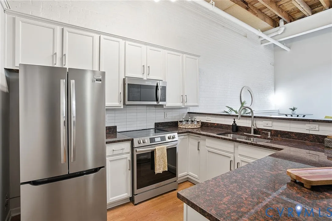 1716 Summit Ave — Photo 3