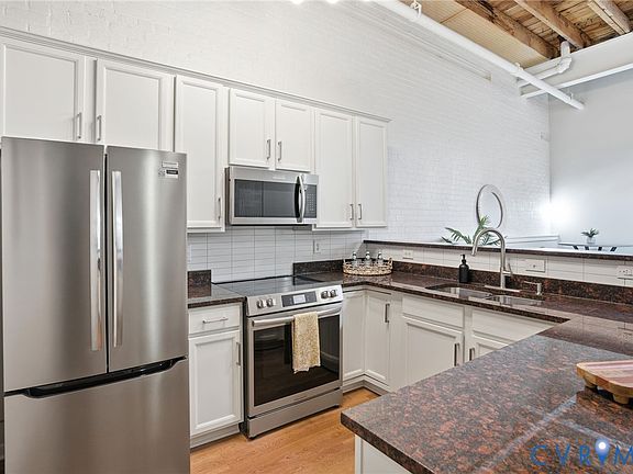 3rd image of 1716 Summit Ave Unit 14