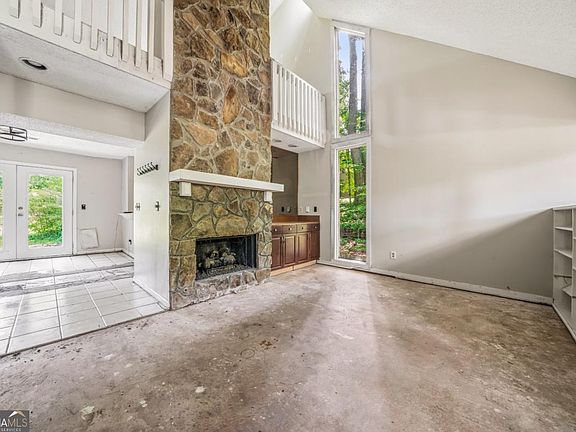 4th image of 1951 Kinridge Rd