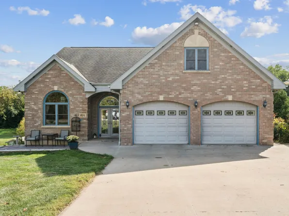 601 7th Ave SW, Cascade, IA 52033