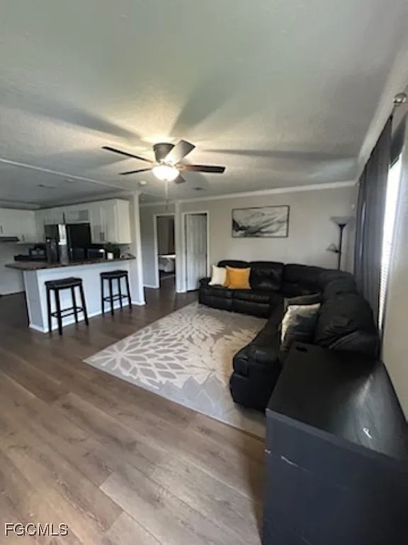 3 bed, 2.0 bath, 1120 sqft, $1,800 — Photo 4