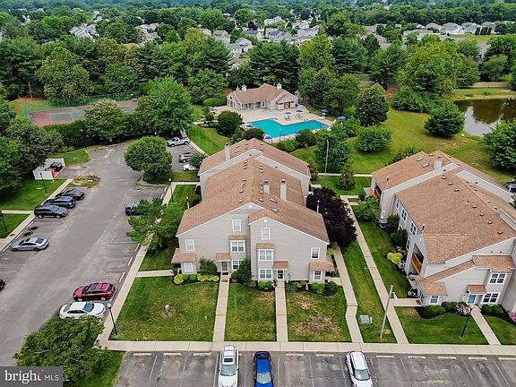 2nd image of 1503 Hawthorne Ct