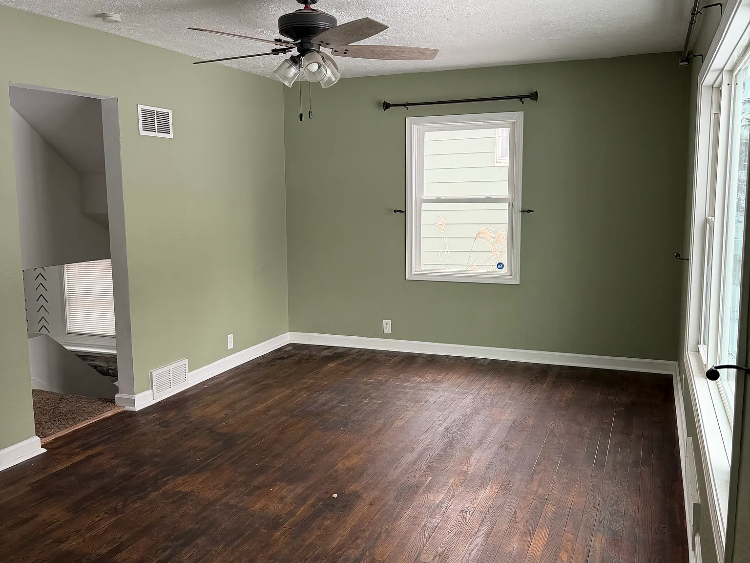 3 bed, 1858 sqft, $1,750 — Photo 1