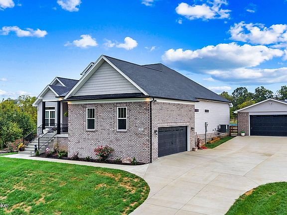 3rd image of 552 Crafton Dr