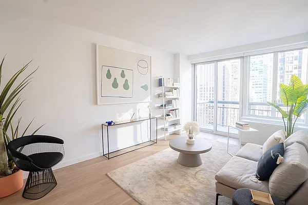 Rented by Greystar | media 42