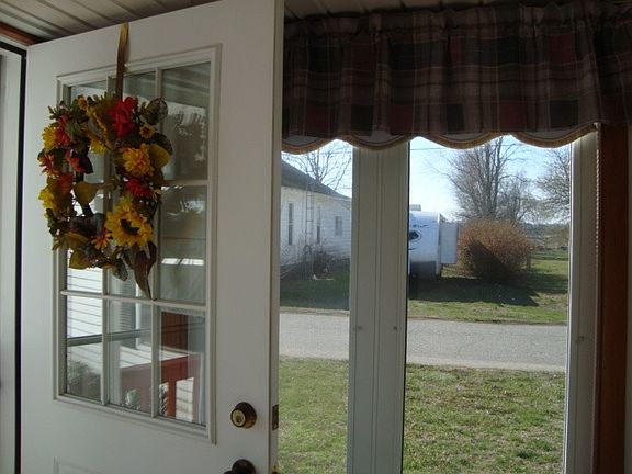 4th image of 2327 S Poplar St