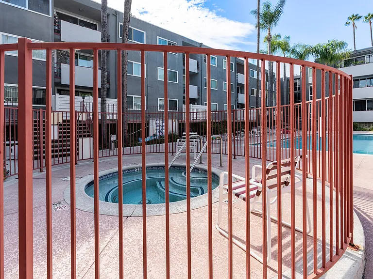 4915 Tyrone Ave #215 — Photo 2