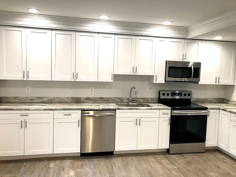3145 Eakin Park Ct — Photo 3