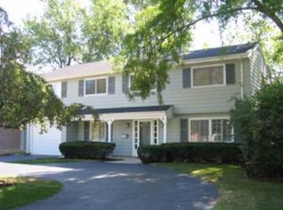 1255 Dartmouth Ln, Deerfield, IL 60015