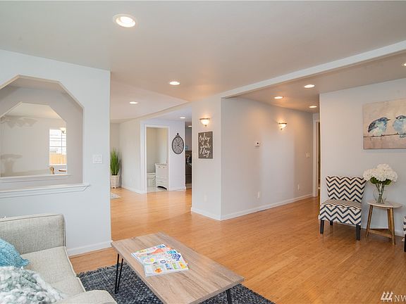 3rd image of 16847 35th Ave S
