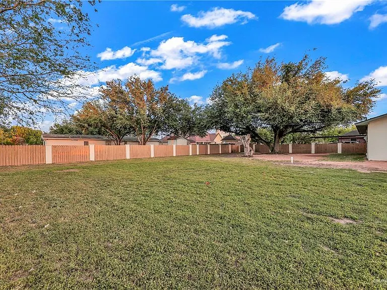 4406 Alejandro St — Photo 20