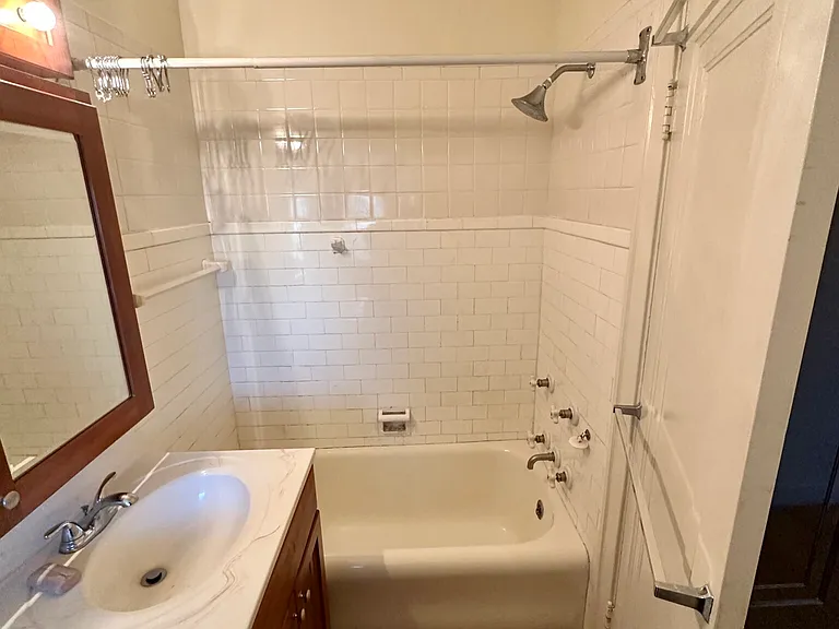 1436 W Thome Ave #3D — Photo 9